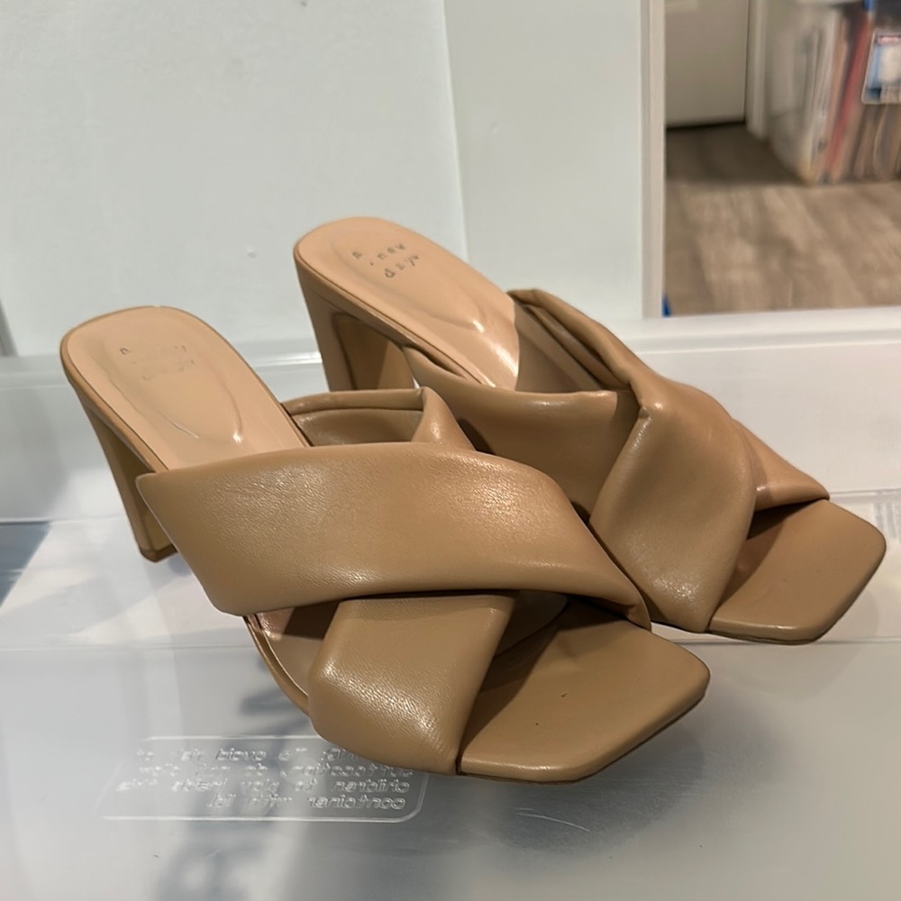 Elegant Tan Women's Heeled Sandals